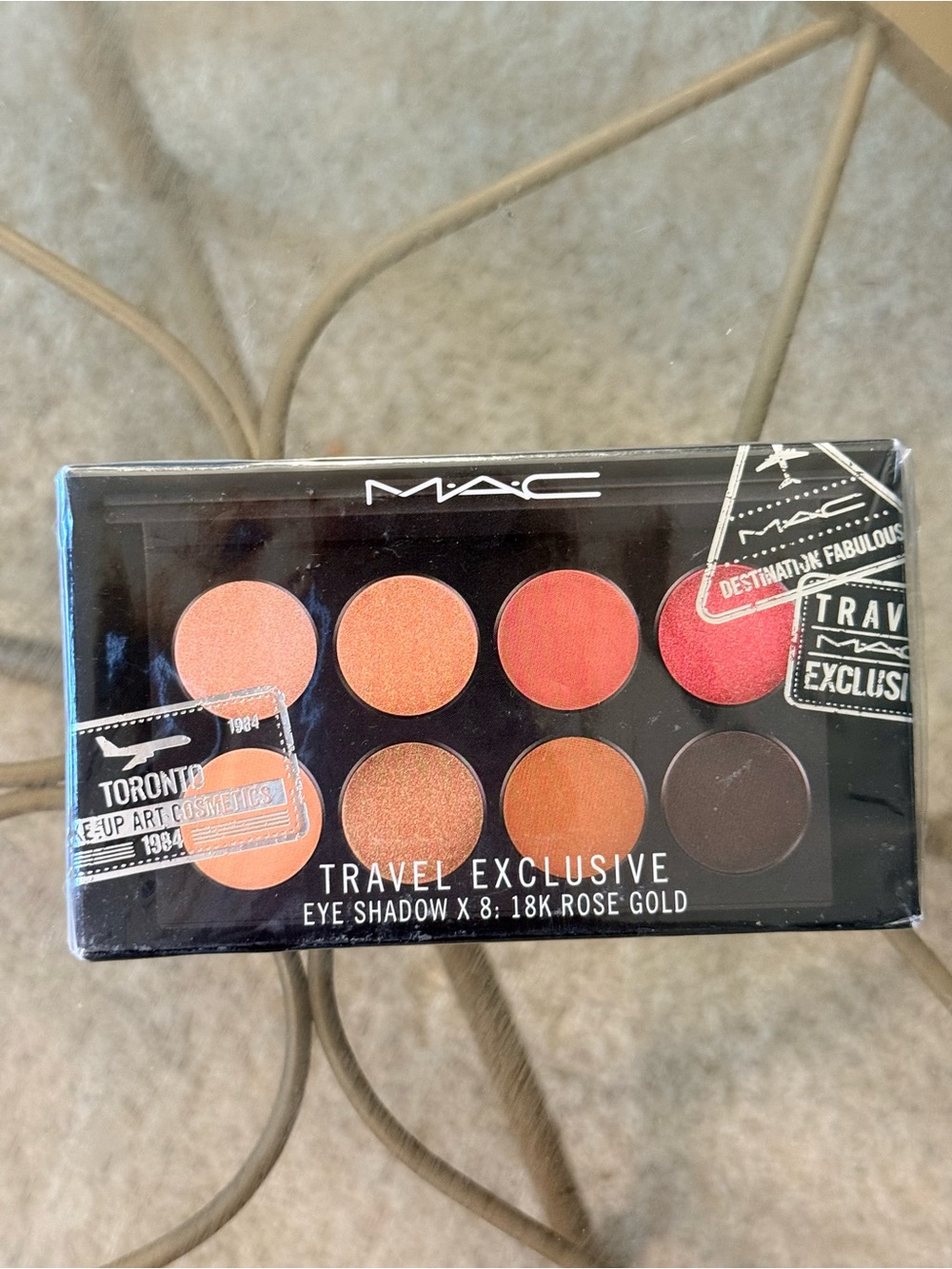 NIB MAC 18K Rose Gold Eye Shadow Palette X 8 Travel Exclusive - Picture 1 of 4